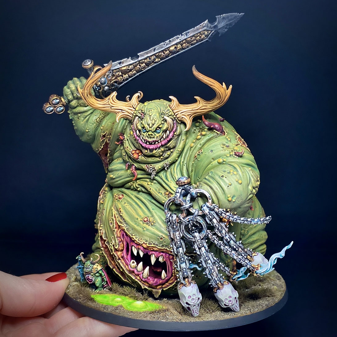 The Great Unclean One / Rotigus is built and painted. There are 3 different distinct builds for AOS and 40K. I have magnetized all the parts of the Great Unclean One and Rotigus. We now have 3 different heads, 3 left arms, 3 right arms and 2 stomach inserts. This way, you can play any variant you want. This is a truly vile model (in the most positive sense of the word!) – it celebrates its corpulence, with rotten, torn flesh slipping aside on its enormous gut to reveal winding intestines within. What an awesome model. Those details are perfectly gruesome. Warhammer - Age of Sigmar and 40K Maggotkin of Nurgle. 👉 Do you want me to build or paint for you? Feel free to contact me. I am excited to hear from you! Height: 13 cm (without weapons) Patching: Green Stuff by citadel_paints Base: custom made with clay Paints: vallejocolors Painted to level: Display Publisher: warhammerofficial Painted by: Debbie Maasdam