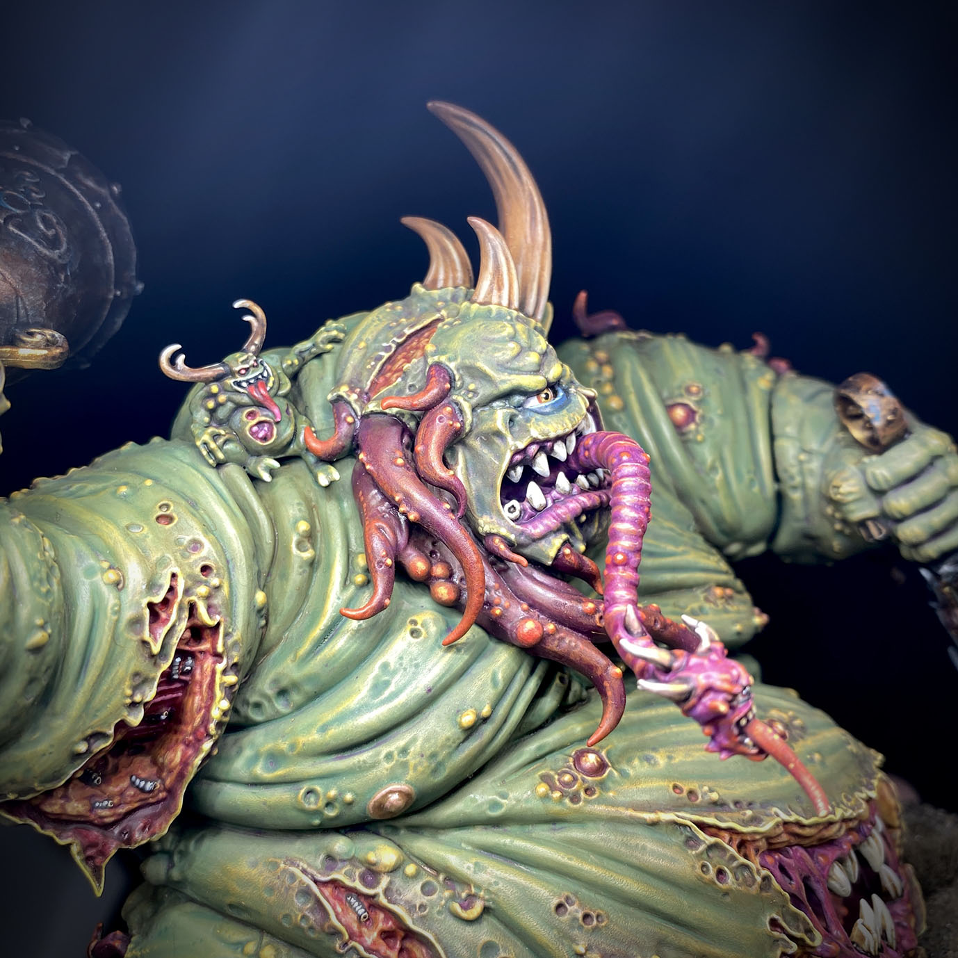 The Great Unclean One / Rotigus is built and painted. There are 3 different distinct builds for AOS and 40K. I have magnetized all the parts of the Great Unclean One and Rotigus. We now have 3 different heads, 3 left arms, 3 right arms and 2 stomach inserts. This way, you can play any variant you want. This is a truly vile model (in the most positive sense of the word!) – it celebrates its corpulence, with rotten, torn flesh slipping aside on its enormous gut to reveal winding intestines within. What an awesome model. Those details are perfectly gruesome. Warhammer - Age of Sigmar and 40K Maggotkin of Nurgle. 👉 Do you want me to build or paint for you? Feel free to contact me. I am excited to hear from you! Height: 13 cm (without weapons) Patching: Green Stuff by citadel_paints Base: custom made with clay Paints: vallejocolors Painted to level: Display Publisher: warhammerofficial Painted by: Debbie Maasdam