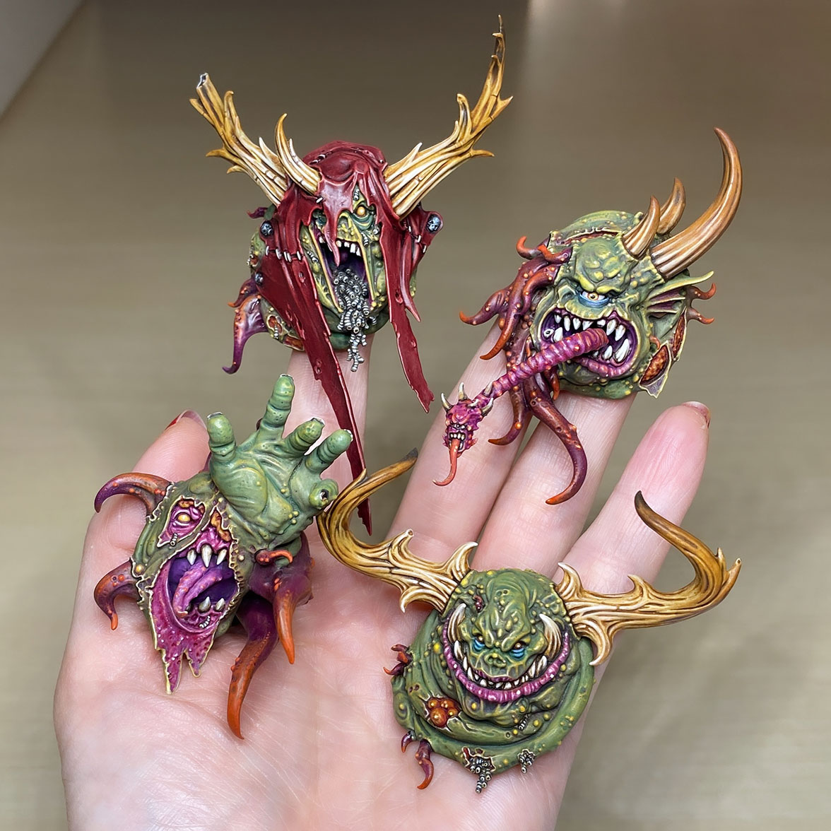 The Great Unclean One / Rotigus is built and painted. There are 3 different distinct builds for AOS and 40K. I have magnetized all the parts of the Great Unclean One and Rotigus. We now have 3 different heads, 3 left arms, 3 right arms and 2 stomach inserts. This way, you can play any variant you want. This is a truly vile model (in the most positive sense of the word!) – it celebrates its corpulence, with rotten, torn flesh slipping aside on its enormous gut to reveal winding intestines within. What an awesome model. Those details are perfectly gruesome. Warhammer - Age of Sigmar and 40K Maggotkin of Nurgle. 👉 Do you want me to build or paint for you? Feel free to contact me. I am excited to hear from you! Height: 13 cm (without weapons) Patching: Green Stuff by citadel_paints Base: custom made with clay Paints: vallejocolors Painted to level: Display Publisher: warhammerofficial Painted by: Debbie Maasdam