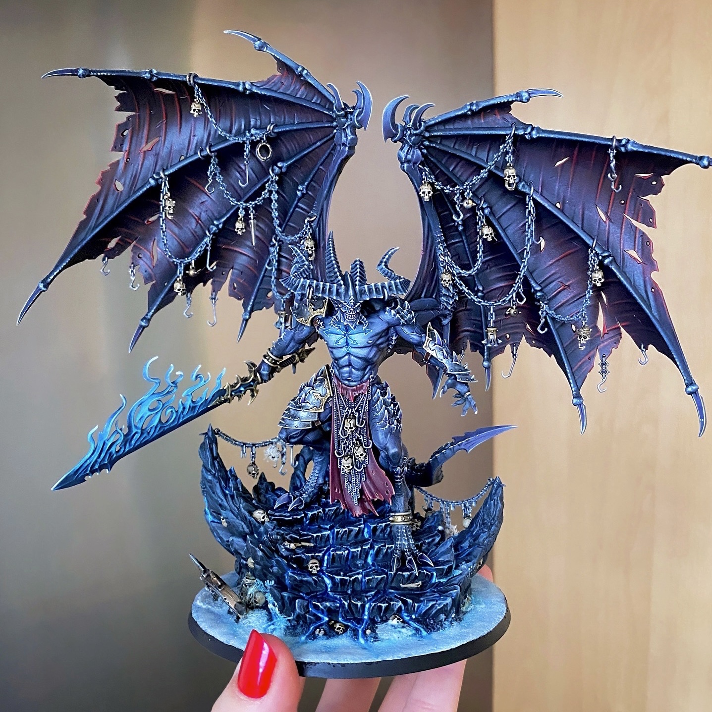 Meet Be’lakor, the first Daemon Prince of Chaos! I assembled, patched and painted this beautiful model for a client. Be’lakor is every bit the creature of nightmare he appears to be. Supernaturally skilled in both the martial and magical arts, his imposing figure is the perfect centrepiece for an army of Chaos and a potent wrecking ball with which to cast your enemies aside. I build the kit option themed for a Warhammer Age of Sigmar Slaves to Darkness army with a hand made icy base. Height: 18 cm (with base) Patching: Green Stuff by citadel_paints Base: custom made with ice and snow Paints: vallejocolors Painted to level: Display Publisher: warhammerofficial Painted by: Debbie Maasdam