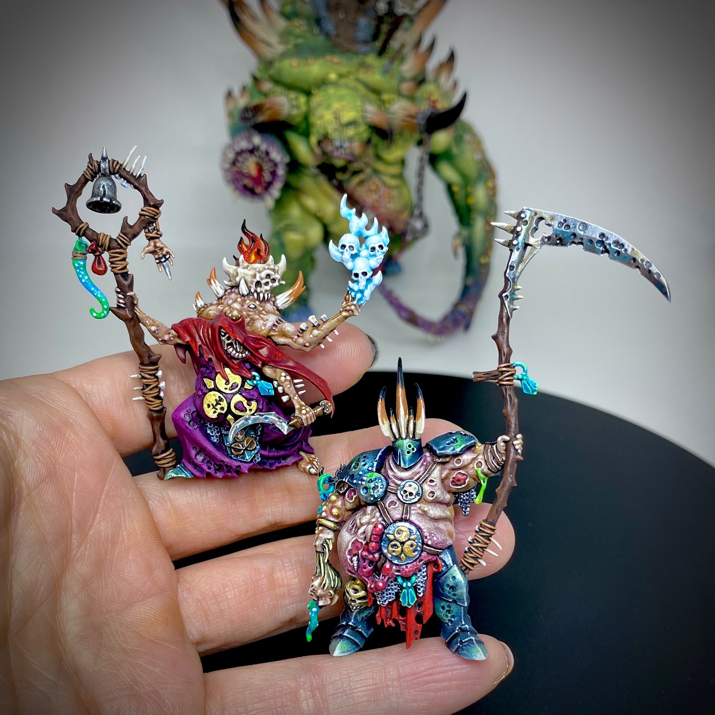 The Glottkin is all done! I really loved making this beautiful model for a client. Assembling, patching and painting by me. The Glottkin, also known as the ‘Befouled Brothers of Nurgle’ are a trio of Chaos Champions dedicated to Nurgle. The 2 small brothers are caried around by their colossal mutated big bro! This model has so many gory details. Love it! More pics coming up in my next post😊 Warhammer - Age of Sigmar Maggotkin of Nurgle . . . . . . . . Height: 23 cm Patching: Green Stuff by citadel_paints Base: custom made Paints: vallejocolors Painted to level: Display Publisher: warhammerofficial 👉 Do you want me to build or paint for you? Feel free to contact me. I am excited to hear from you! ____ #nurgle #nurgledaemons #nurglearmy #nurgle40k #nurglesrot #nurglerotbringers #nurgledemons #papanurgle #maggotkinofnurgle #glottkin #theglottkin #maggotkin #warhammer #warhammerfantasy #ageofsigmar #aos #warhammerpainting #paintingwarhammer #miniatures #miniaturepainting #warhammernurgle #nurgledaemons #nurglesrotters #deamon #deamons #warhammerdeamons