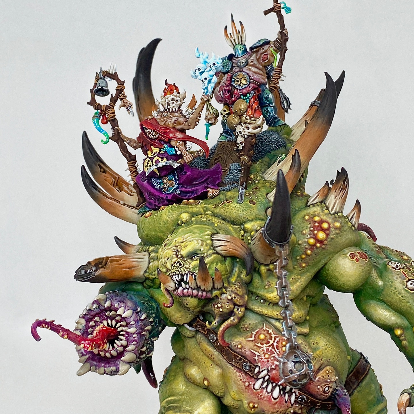 The Glottkin is all done! I really loved making this beautiful model for a client. Assembling, patching and painting by me. The Glottkin, also known as the ‘Befouled Brothers of Nurgle’ are a trio of Chaos Champions dedicated to Nurgle. The 2 small brothers are caried around by their colossal mutated big bro! This model has so many gory details. Love it! More pics coming up in my next post😊 Warhammer - Age of Sigmar Maggotkin of Nurgle . . . . . . . . Height: 23 cm Patching: Green Stuff by citadel_paints Base: custom made Paints: vallejocolors Painted to level: Display Publisher: warhammerofficial 👉 Do you want me to build or paint for you? Feel free to contact me. I am excited to hear from you! ____ #nurgle #nurgledaemons #nurglearmy #nurgle40k #nurglesrot #nurglerotbringers #nurgledemons #papanurgle #maggotkinofnurgle #glottkin #theglottkin #maggotkin #warhammer #warhammerfantasy #ageofsigmar #aos #warhammerpainting #paintingwarhammer #miniatures #miniaturepainting #warhammernurgle #nurgledaemons #nurglesrotters #deamon #deamons #warhammerdeamons