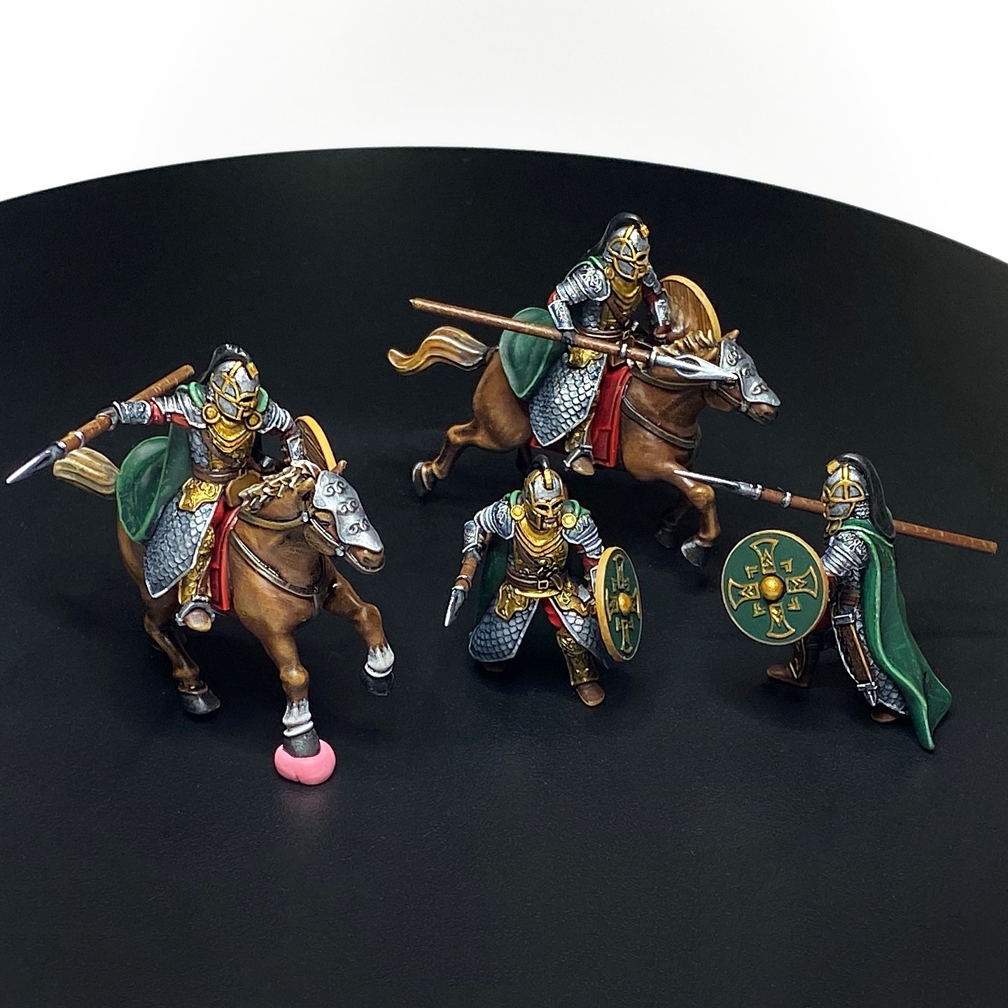 Riders of Rohan! Check out these hand-painted miniatures for the Middle-earth Strategy Battle Game. Assembled and painted by me, these are The Rohan Royal Knights and Royal Guards on foot. My client wanted to add the bases himself to match his army. Height: 44-50 mm Patching: Green Stuff by citadel_paints Paints: vallejocolors Painted to level: Tabletop Plus 👉 Do you want me to build or paint for you? I am excited to hear from you! Send me a message.