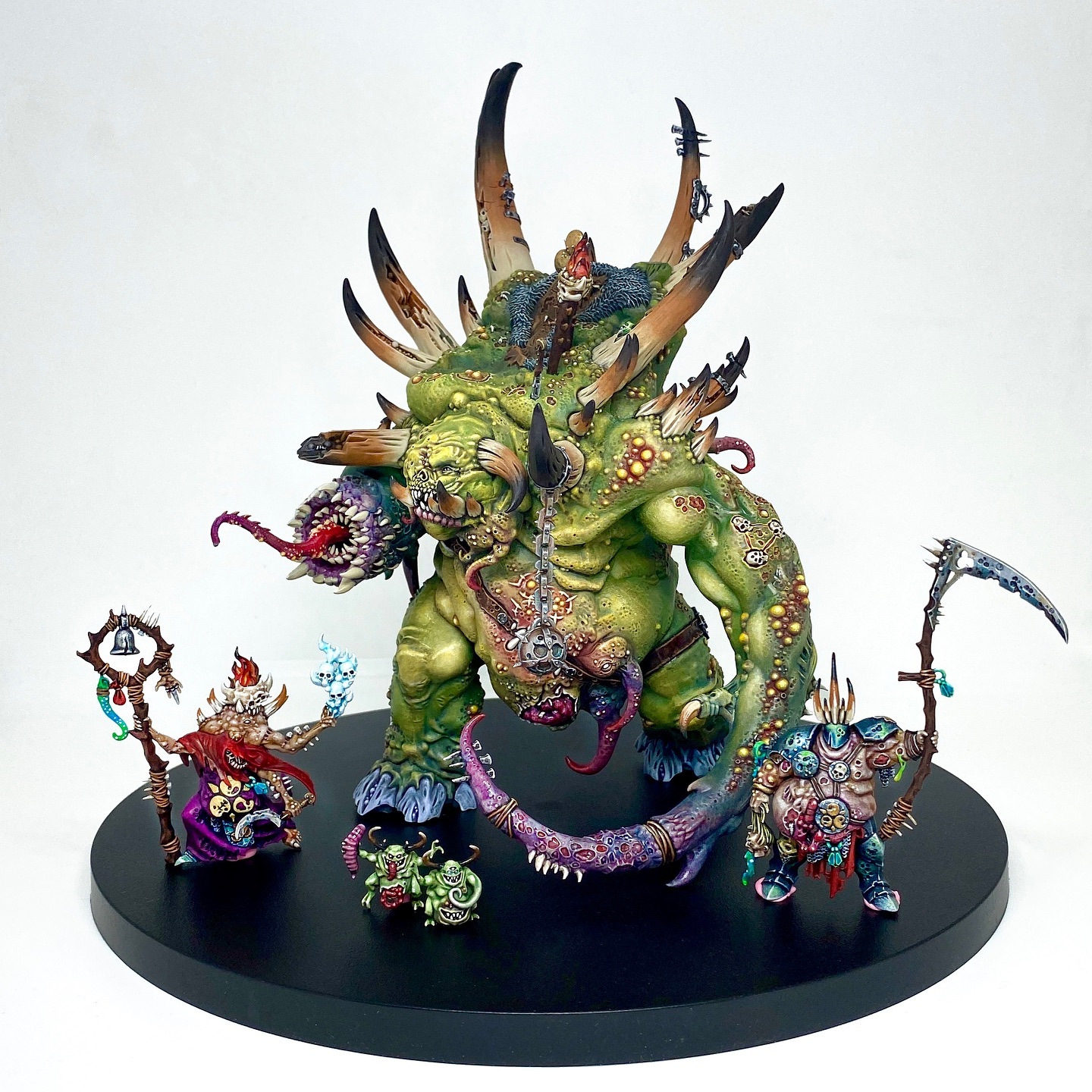 The Glottkin is all done! I really loved making this beautiful model for a client. Assembling, patching and painting by me. The Glottkin, also known as the ‘Befouled Brothers of Nurgle’ are a trio of Chaos Champions dedicated to Nurgle. The 2 small brothers are caried around by their colossal mutated big bro! This model has so many gory details. Love it! More pics coming up in my next post😊 Warhammer - Age of Sigmar Maggotkin of Nurgle . . . . . . . . Height: 23 cm Patching: Green Stuff by citadel_paints Base: custom made Paints: vallejocolors Painted to level: Display Publisher: warhammerofficial 👉 Do you want me to build or paint for you? Feel free to contact me. I am excited to hear from you! ____ #nurgle #nurgledaemons #nurglearmy #nurgle40k #nurglesrot #nurglerotbringers #nurgledemons #papanurgle #maggotkinofnurgle #glottkin #theglottkin #maggotkin #warhammer #warhammerfantasy #ageofsigmar #aos #warhammerpainting #paintingwarhammer #miniatures #miniaturepainting #warhammernurgle #nurgledaemons #nurglesrotters #deamon #deamons #warhammerdeamons