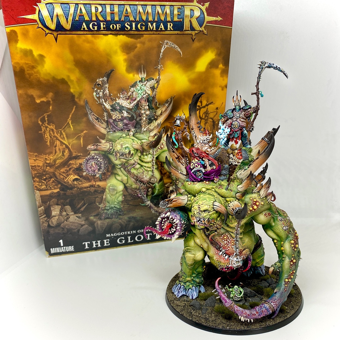 The Glottkin is all done! I really loved making this beautiful model for a client. Assembling, patching and painting by me. The Glottkin, also known as the ‘Befouled Brothers of Nurgle’ are a trio of Chaos Champions dedicated to Nurgle. The 2 small brothers are caried around by their colossal mutated big bro! This model has so many gory details. Love it! More pics coming up in my next post😊 Warhammer - Age of Sigmar Maggotkin of Nurgle . . . . . . . . Height: 23 cm Patching: Green Stuff by citadel_paints Base: custom made Paints: vallejocolors Painted to level: Display Publisher: warhammerofficial 👉 Do you want me to build or paint for you? Feel free to contact me. I am excited to hear from you! ____ #nurgle #nurgledaemons #nurglearmy #nurgle40k #nurglesrot #nurglerotbringers #nurgledemons #papanurgle #maggotkinofnurgle #glottkin #theglottkin #maggotkin #warhammer #warhammerfantasy #ageofsigmar #aos #warhammerpainting #paintingwarhammer #miniatures #miniaturepainting #warhammernurgle #nurgledaemons #nurglesrotters #deamon #deamons #warhammerdeamons