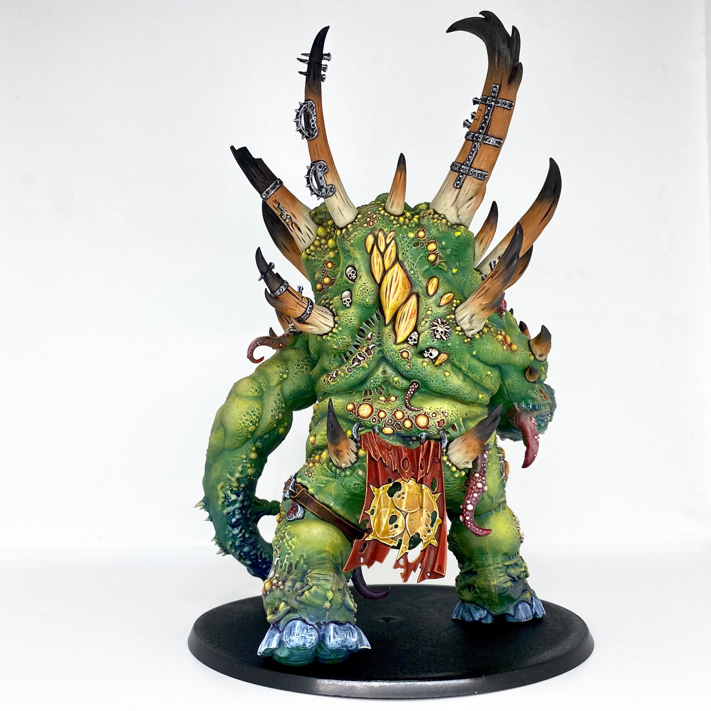 The Glottkin is all done! I really loved making this beautiful model for a client. Assembling, patching and painting by me. The Glottkin, also known as the ‘Befouled Brothers of Nurgle’ are a trio of Chaos Champions dedicated to Nurgle. The 2 small brothers are caried around by their colossal mutated big bro! This model has so many gory details. Love it! More pics coming up in my next post😊 Warhammer - Age of Sigmar Maggotkin of Nurgle . . . . . . . . Height: 23 cm Patching: Green Stuff by citadel_paints Base: custom made Paints: vallejocolors Painted to level: Display Publisher: warhammerofficial 👉 Do you want me to build or paint for you? Feel free to contact me. I am excited to hear from you! ____ #nurgle #nurgledaemons #nurglearmy #nurgle40k #nurglesrot #nurglerotbringers #nurgledemons #papanurgle #maggotkinofnurgle #glottkin #theglottkin #maggotkin #warhammer #warhammerfantasy #ageofsigmar #aos #warhammerpainting #paintingwarhammer #miniatures #miniaturepainting #warhammernurgle #nurgledaemons #nurglesrotters #deamon #deamons #warhammerdeamons